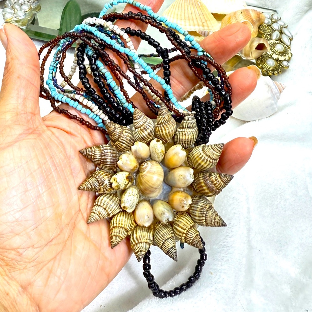 Shell Pendant Necklace with Beaded Strand - Picture 6 of 9